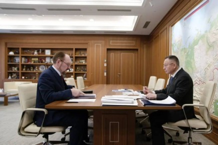 Министр строительства и ЖКХ РФ Ирек Файзуллин провел рабочую встречу с начальником Главгосэкспертизы России Игорем Маныловым