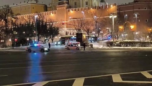 Кортеж американской делегации покинул территорию Кремля после проведения переговоров, сообщают СМИ