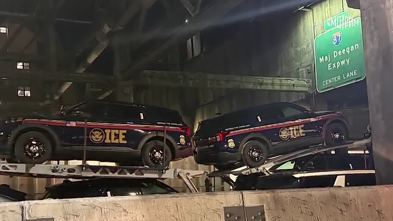 Суд разрешил агентам миграционной службы США арестовывать участников мирных демонстраций и применять против них слезоточивый газ, отмечает Валентин Богданов