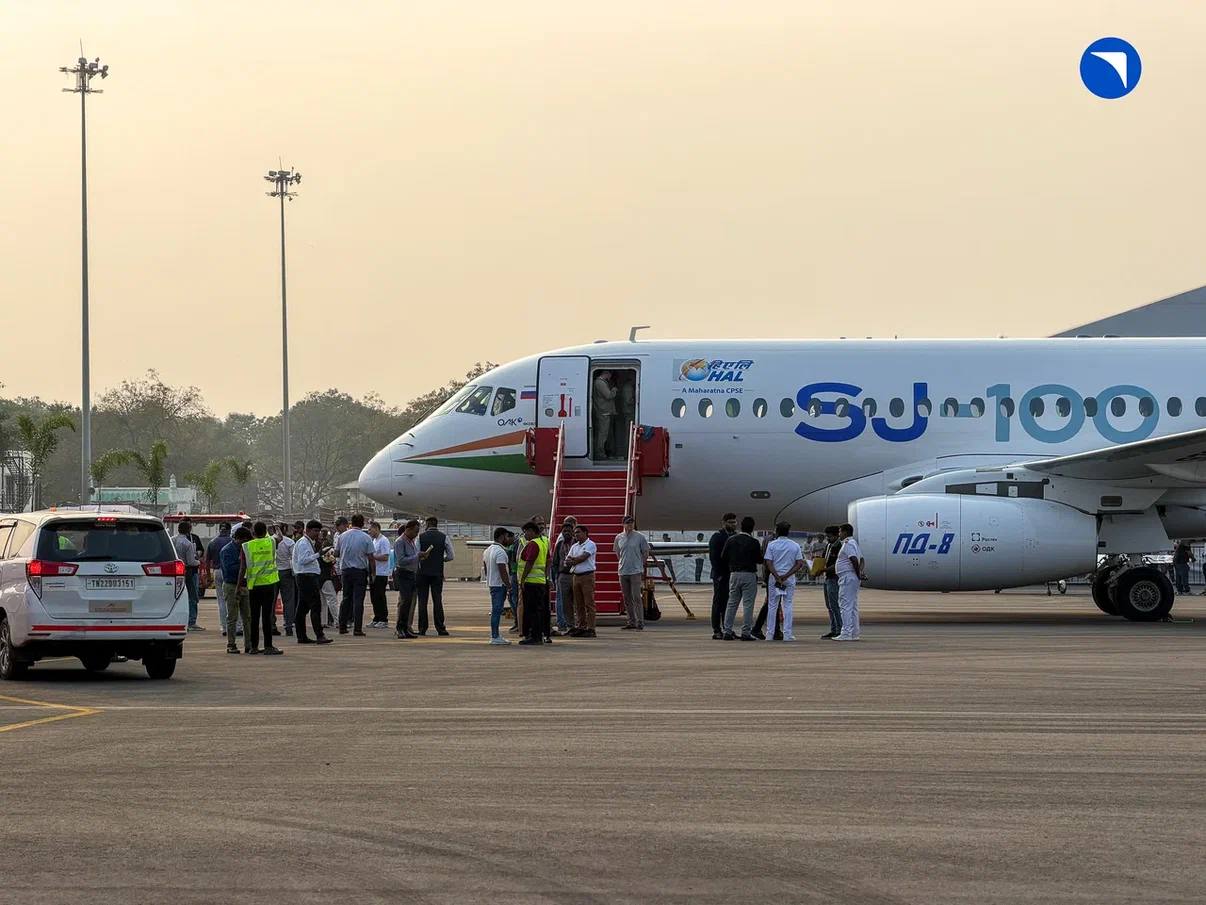 Импортозамещенный SJ-100 и самолет Ил-114-300 прилетели на выставку Wings India, сообщили в Ростехе