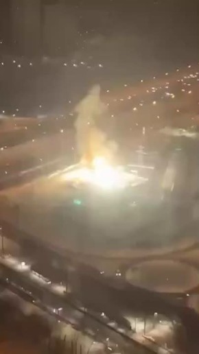 Короткое замыкание произошло на электроподстанции на северо-западе Москвы, сообщает ТАСС со ссылкой на столичное управление МЧС