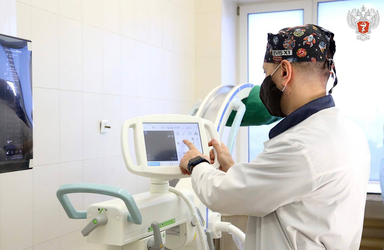 Новгородские врачи провели операцию на сердце 72-летнему пациенту с помощью высокотехнологичного отечественного оборудования Новгородские врачи провели операцию на сердце 72-летнему пациенту с помощью высокотехнологичного отечественного оборудования