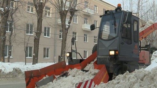 Что делать, если УК не убирает снег во дворе?