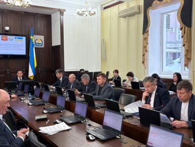 Председатель комитета по экономической политике Иннокентий Вахрамеев представил отчет о результатах мониторинга правоприменения Закона РБ «Об основах республиканской поддержки особо нуждающихся проблемных...