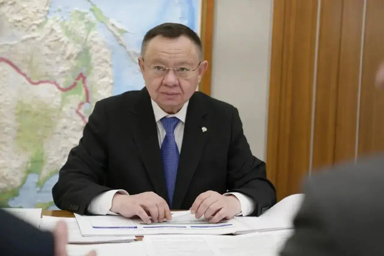 Глава Минстроя России Ирек Файзуллин провел рабочую встречу с Губернатором Амурской области Василием Орловым Глава Минстроя России Ирек Файзуллин провел рабочую встречу с Губернатором Амурской области Василием Орловым