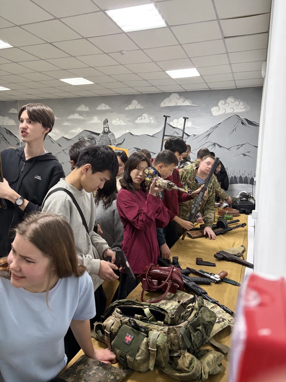 В Бурятии ветераны СВО рассказали учащимся колледжа о мужестве и ответственности В Бурятии ветераны СВО рассказали учащимся колледжа о мужестве и ответственности