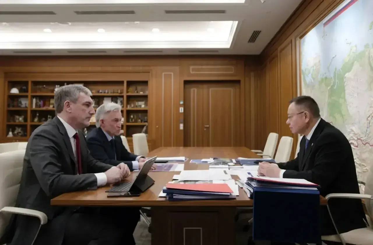 Глава Минстроя России Ирек Файзуллин провел рабочую встречу с Губернатором Амурской области Василием Орловым