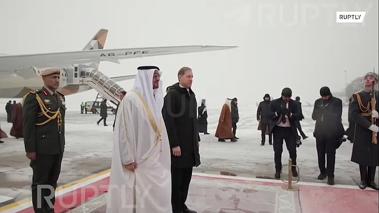 Президент ОАЭ прилетел в Москву