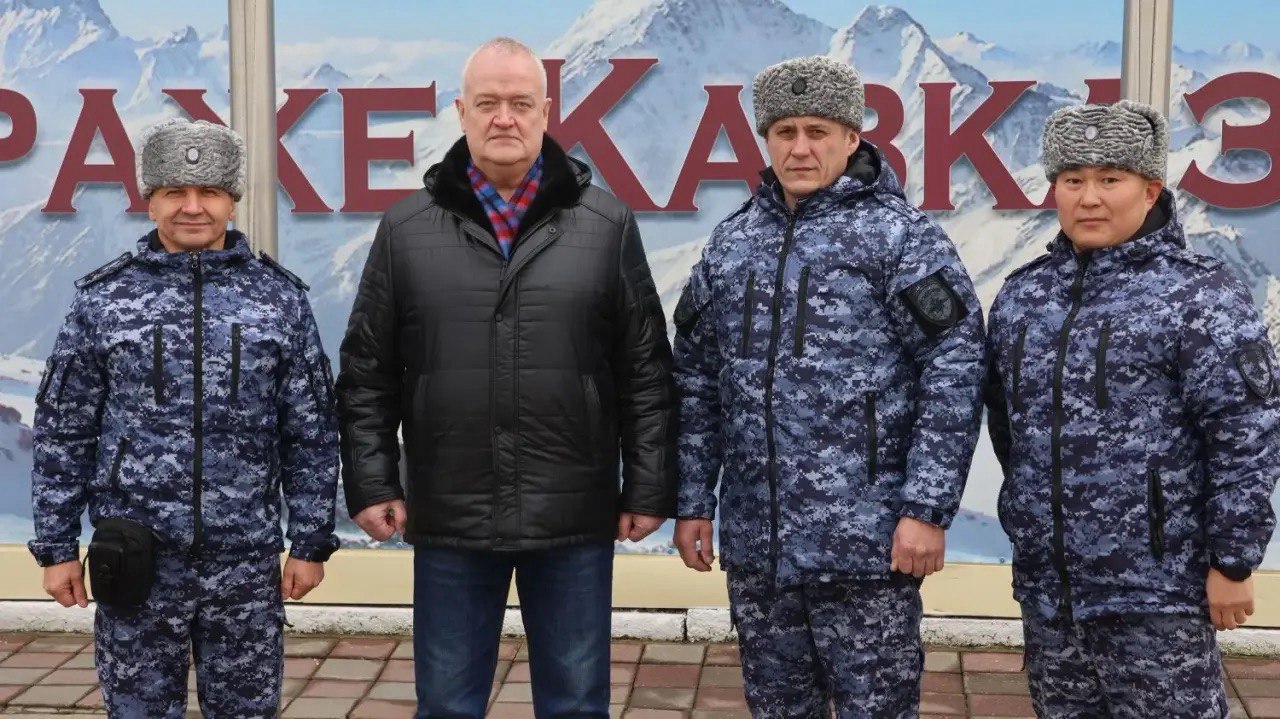 Министр внутренних дел по Республике Бурятия генерал-майор полиции Олег Кудинов посетил сводный отряд, несущий службу в Северо-Кавказском регионе Министр внутренних дел по Республике Бурятия генерал-майор полиции Олег Кудинов посетил сводный отряд, несущий службу в Северо-Кавказском регионе