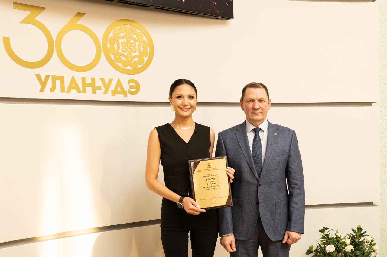 Мэр Улан-Удэ наградил победителей конкурса журналистских работ Мэр Улан-Удэ наградил победителей конкурса журналистских работ