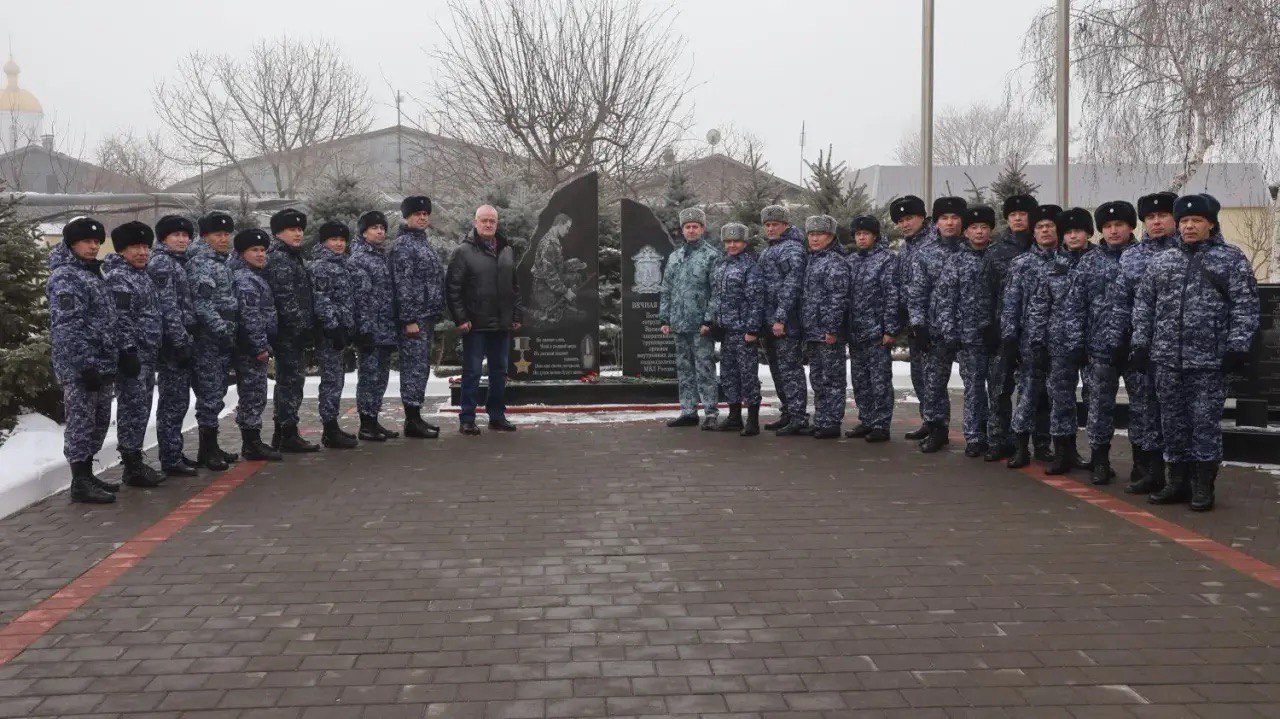 Министр внутренних дел по Республике Бурятия генерал-майор полиции Олег Кудинов посетил сводный отряд, несущий службу в Северо-Кавказском регионе