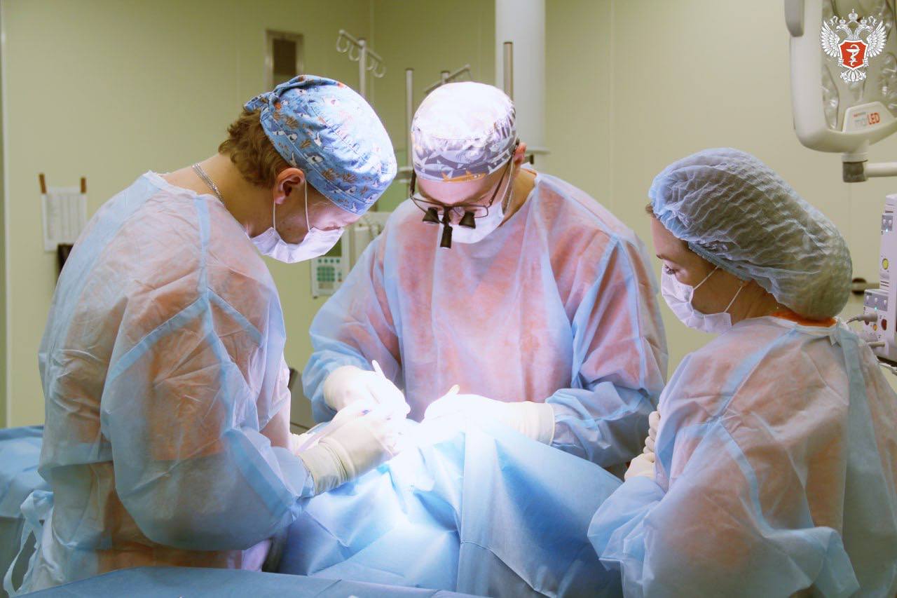 Врачи РДКБ Минздрава России удалили ребенку редчайшее образование за ухом