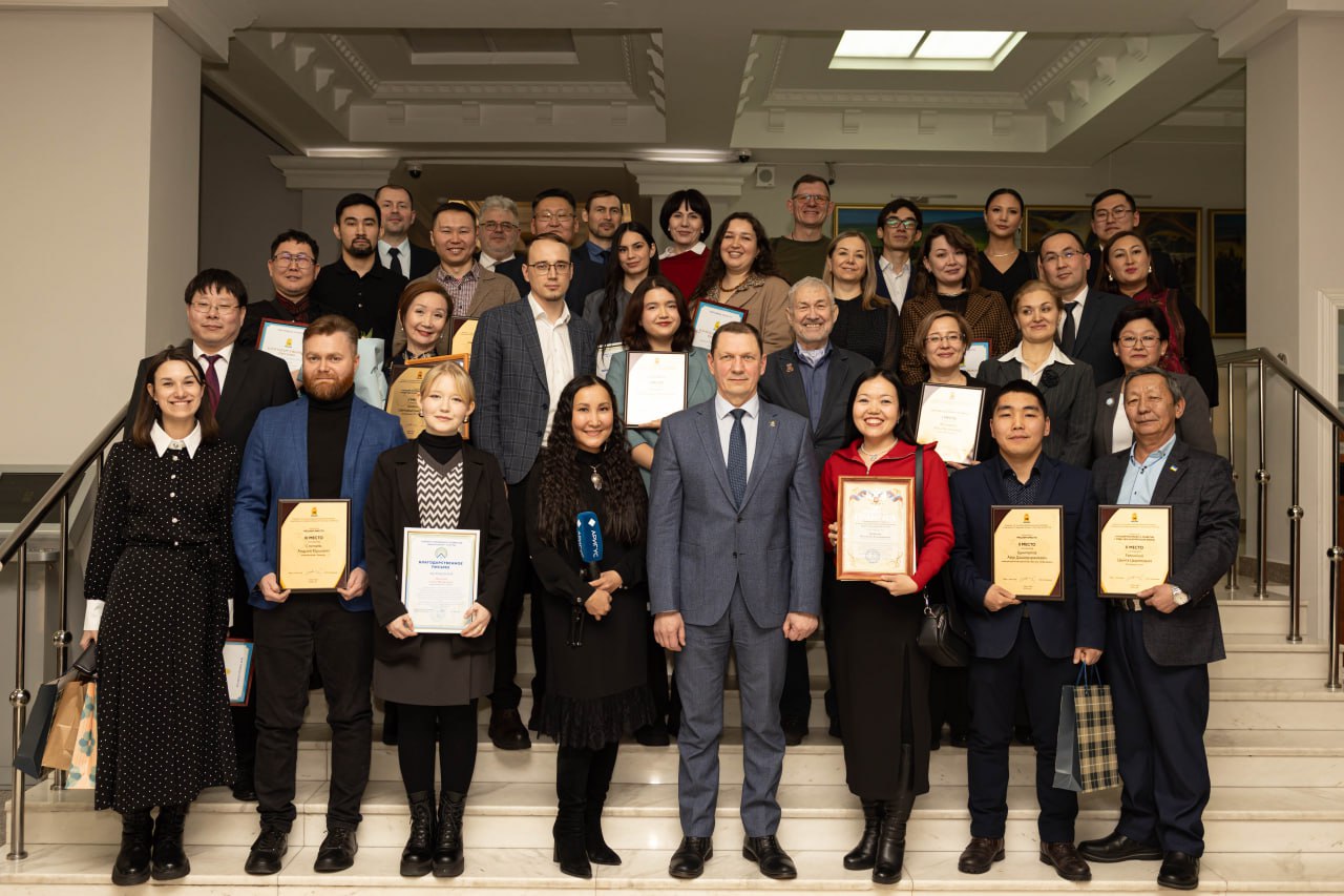 Мэр Улан-Удэ наградил победителей конкурса журналистских работ