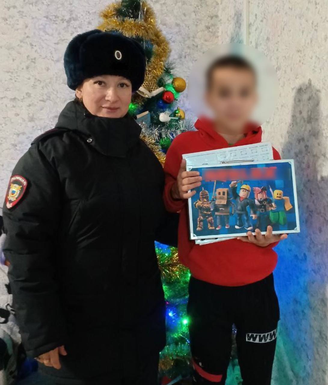 Полицейские Прибайкальского района исполнили мечту юного художника в рамках Всероссийской акции «Ёлка желаний»