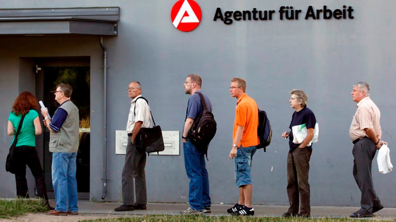 Безработица в ФРГ достигла 12-летнего максимума