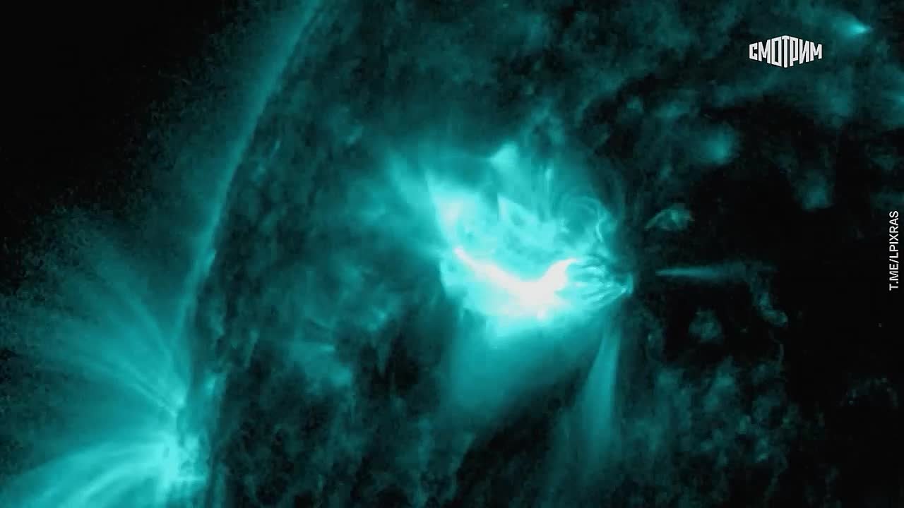 Три сильные вспышки класса М произошли на Солнце, сообщает лаборатория солнечной астрономии ИКИ РАН