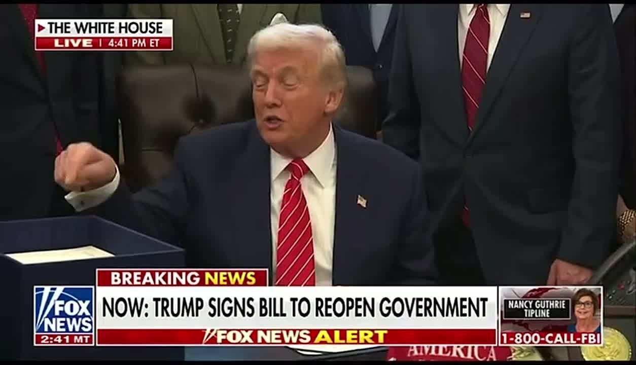 Трамп подписал законопроект о финансировании правительства, завершив тем самым второй шатдаун за свой новый срок