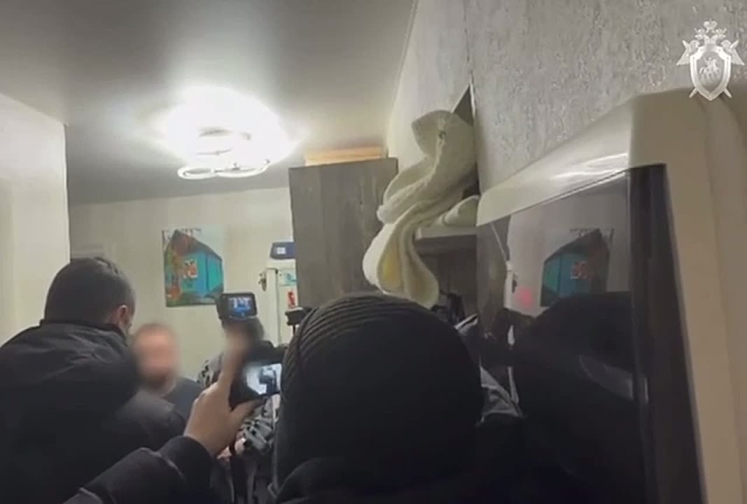 «Визы по блату»: в Москве поймали полицейских, оформивших 2000 иностранцев «студентами»