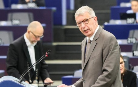 ������ ����� ������� ����� � 100 ���