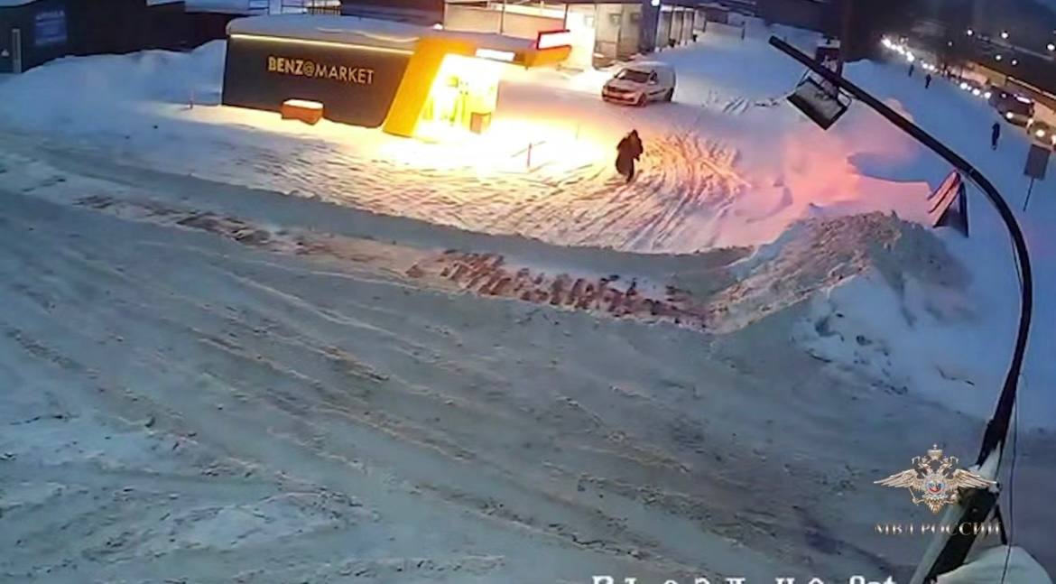 "Добрые дяди" из интернета: Кто заставил тринадцатилетнего мальчика взять спички и пойти на АЗС? "Добрые дяди" из интернета: Кто заставил тринадцатилетнего мальчика взять спички и пойти на АЗС?