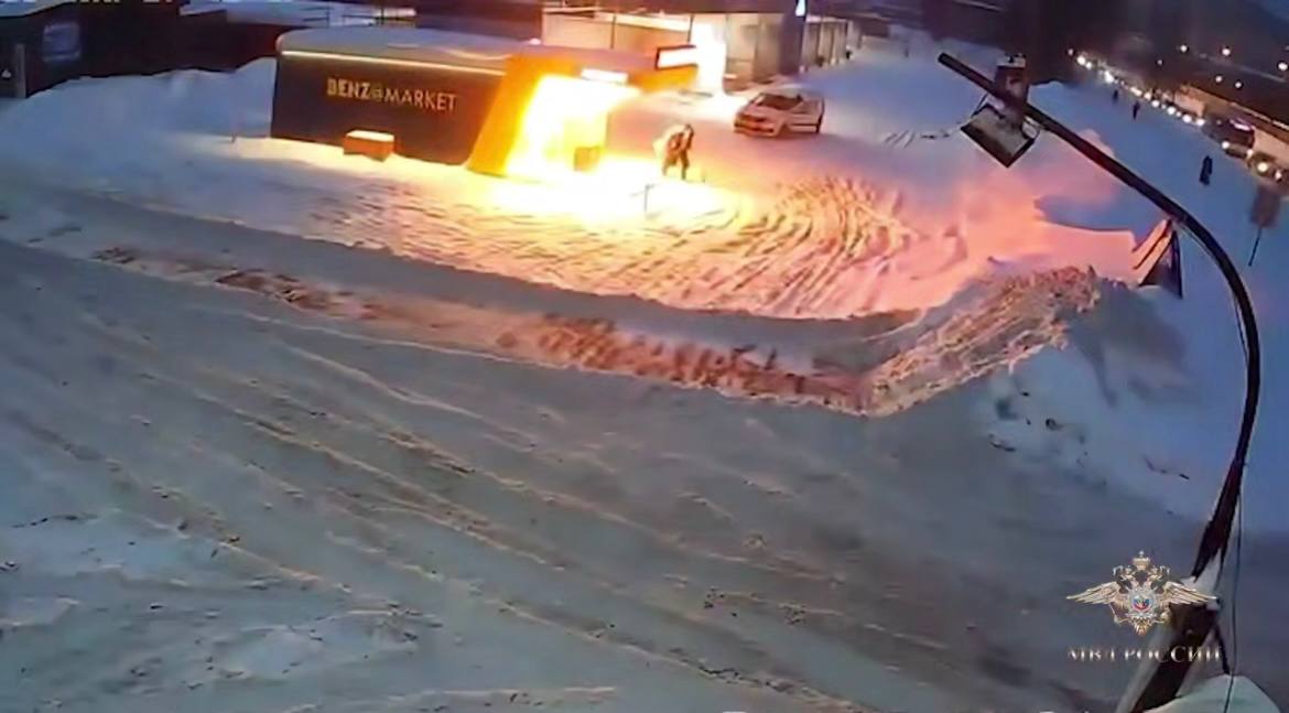 "Добрые дяди" из интернета: Кто заставил тринадцатилетнего мальчика взять спички и пойти на АЗС? "Добрые дяди" из интернета: Кто заставил тринадцатилетнего мальчика взять спички и пойти на АЗС?