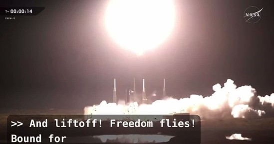 ������� Crew Dragon � ����������� ����������� �� ����� � ������� ����������� � ���