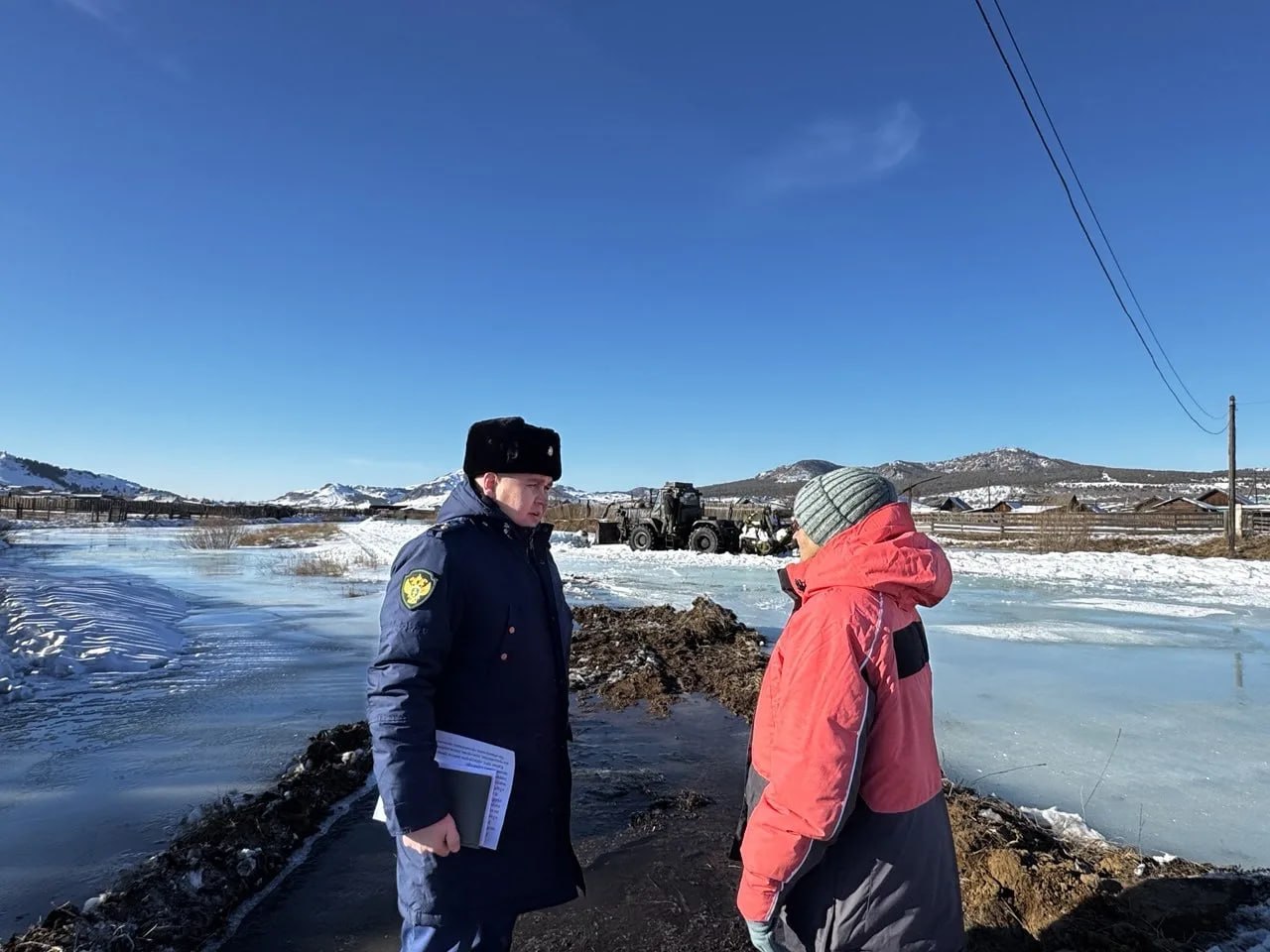 Прокуратура Тарбагатайского района контролирует ситуацию с выходом наледных вод на реке Куйтунка