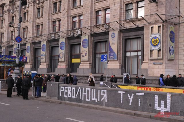 Жизнь вприсядку: Киевские власти выпустили инструкцию для пешеходов