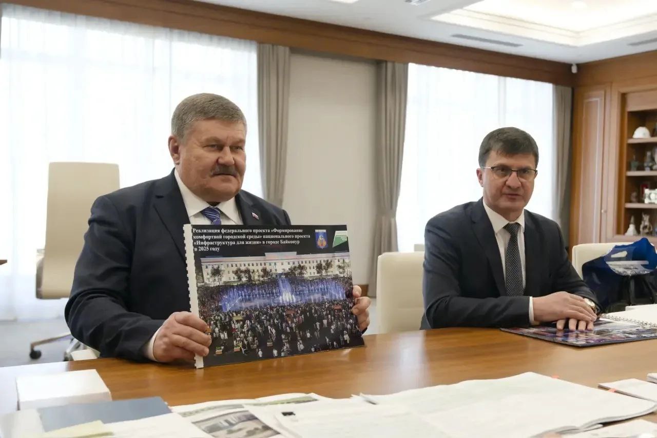 Министр строительства и ЖКХ РФ Ирек Файзуллин провел рабочую встречу с Главой администрации города Байконур Константином Бусыгиным Министр строительства и ЖКХ РФ Ирек Файзуллин провел рабочую встречу с Главой администрации города Байконур Константином Бусыгиным