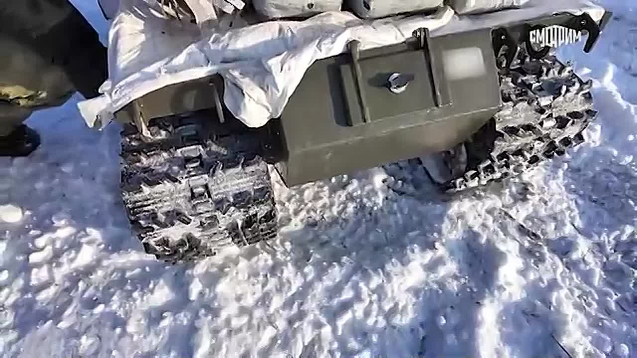 Робот "Богомол" делает транспортировку необходимого для российских солдат быстрее и безопаснее - с его помощью минизируются риски стать целью для противника