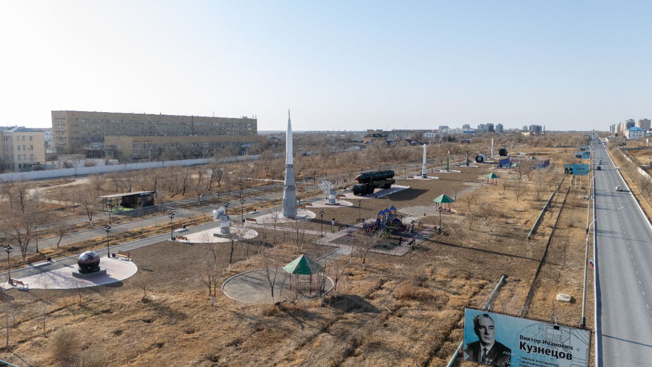 Министр строительства и ЖКХ РФ Ирек Файзуллин провел рабочую встречу с Главой администрации города Байконур Константином Бусыгиным Министр строительства и ЖКХ РФ Ирек Файзуллин провел рабочую встречу с Главой администрации города Байконур Константином Бусыгиным