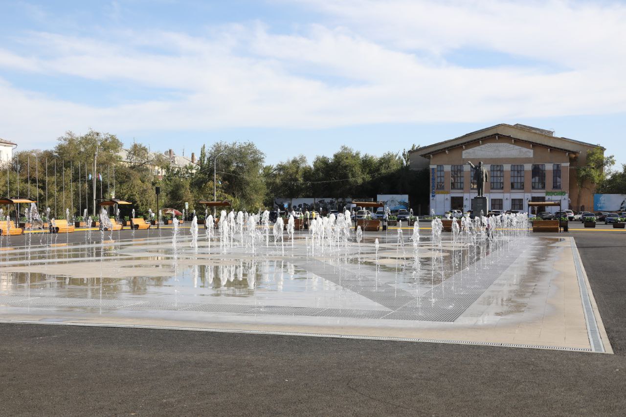 Министр строительства и ЖКХ РФ Ирек Файзуллин провел рабочую встречу с Главой администрации города Байконур Константином Бусыгиным Министр строительства и ЖКХ РФ Ирек Файзуллин провел рабочую встречу с Главой администрации города Байконур Константином Бусыгиным