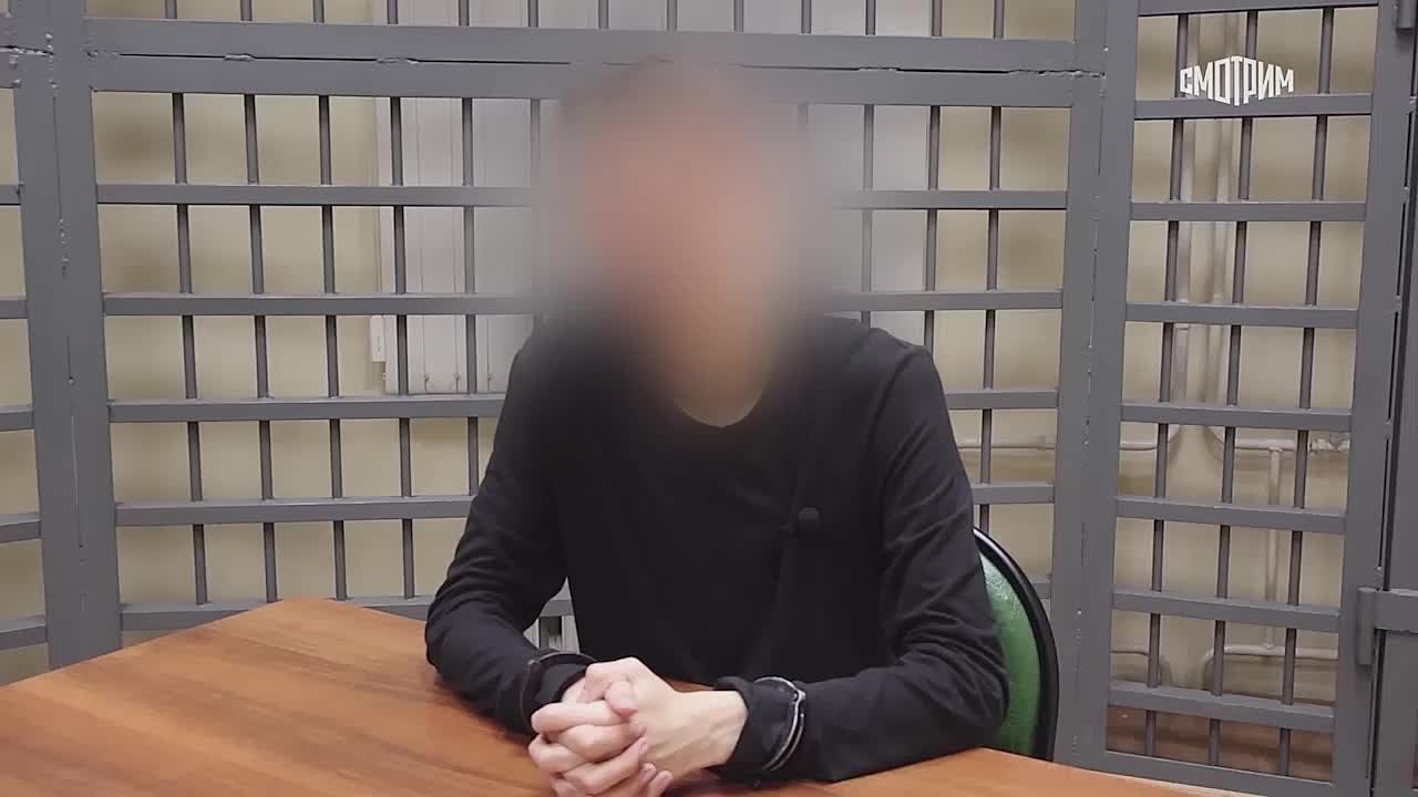 "Выбор был такой – убить какое-либо высокопоставленное лицо": ФСБ опубликовала кадры задержания и допроса 18-летнего жителя Челябинска, готовившего теракт