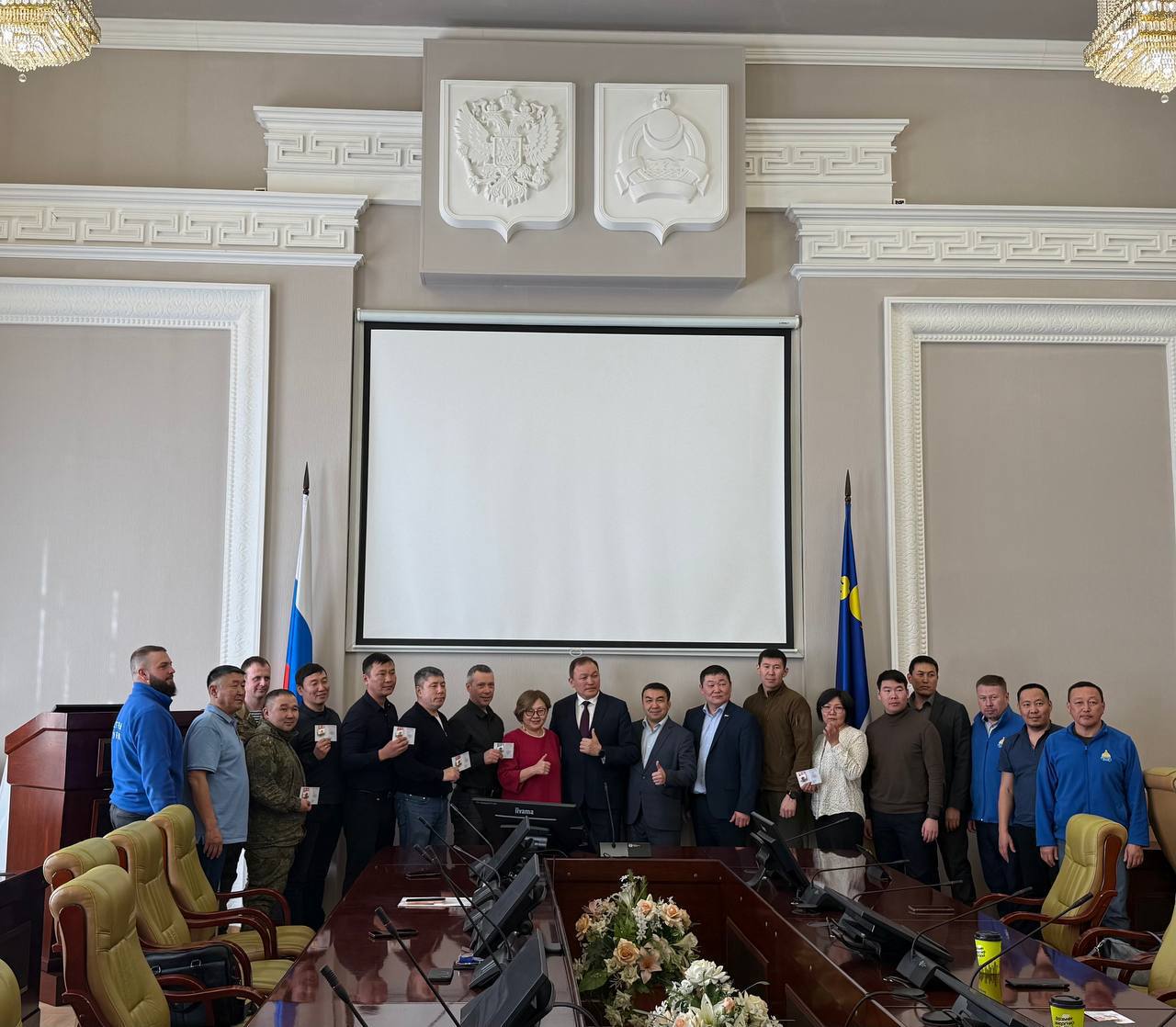 В Правительстве Бурятии прошла церемония вручения золотых и серебряных знаков отличия Всероссийского физкультурно-спортивного комплекса «Готов к труду и обороне»