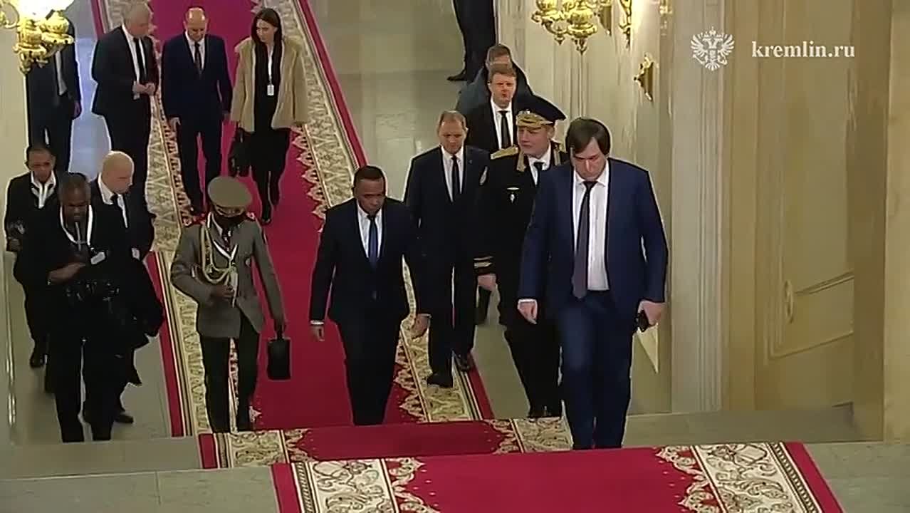 Президент Мадагаскара Микаэль Рандрианирина прибыл в Кремль для переговоров с Владимиром Путиным