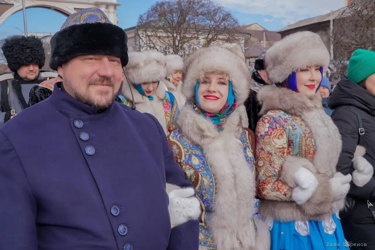 Алексей Цыденов: Ярко и с широкой душой, как мы умеем, встречаем Белый месяц! А, главное, вместе – все народы нашей Бурятии Алексей Цыденов: Ярко и с широкой душой, как мы умеем, встречаем Белый месяц! А, главное, вместе – все народы нашей Бурятии