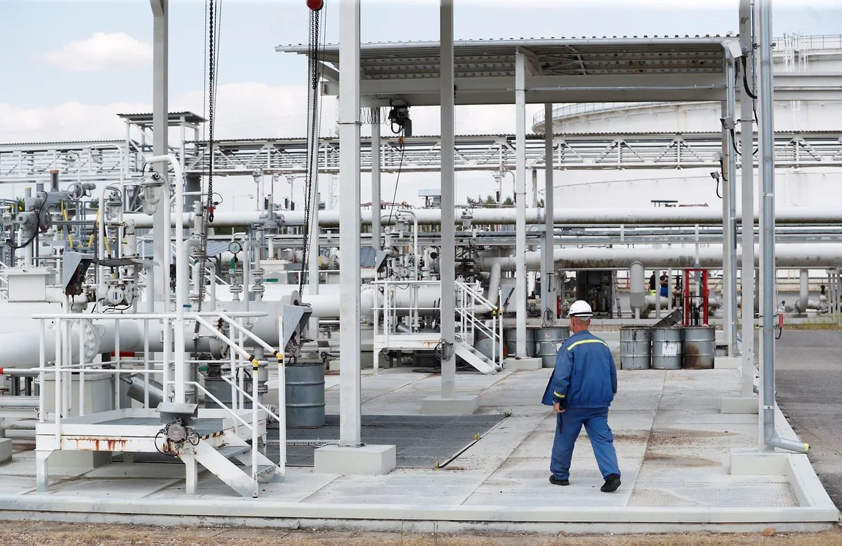 Энергетическое противостояние Венгрии и Словакии с Украиной перешло в острую фазу — Будапешт и Братислава объявили о приостановке экспорта дизеля Киеву и допустили последующее ограничение поставок электроэнергии