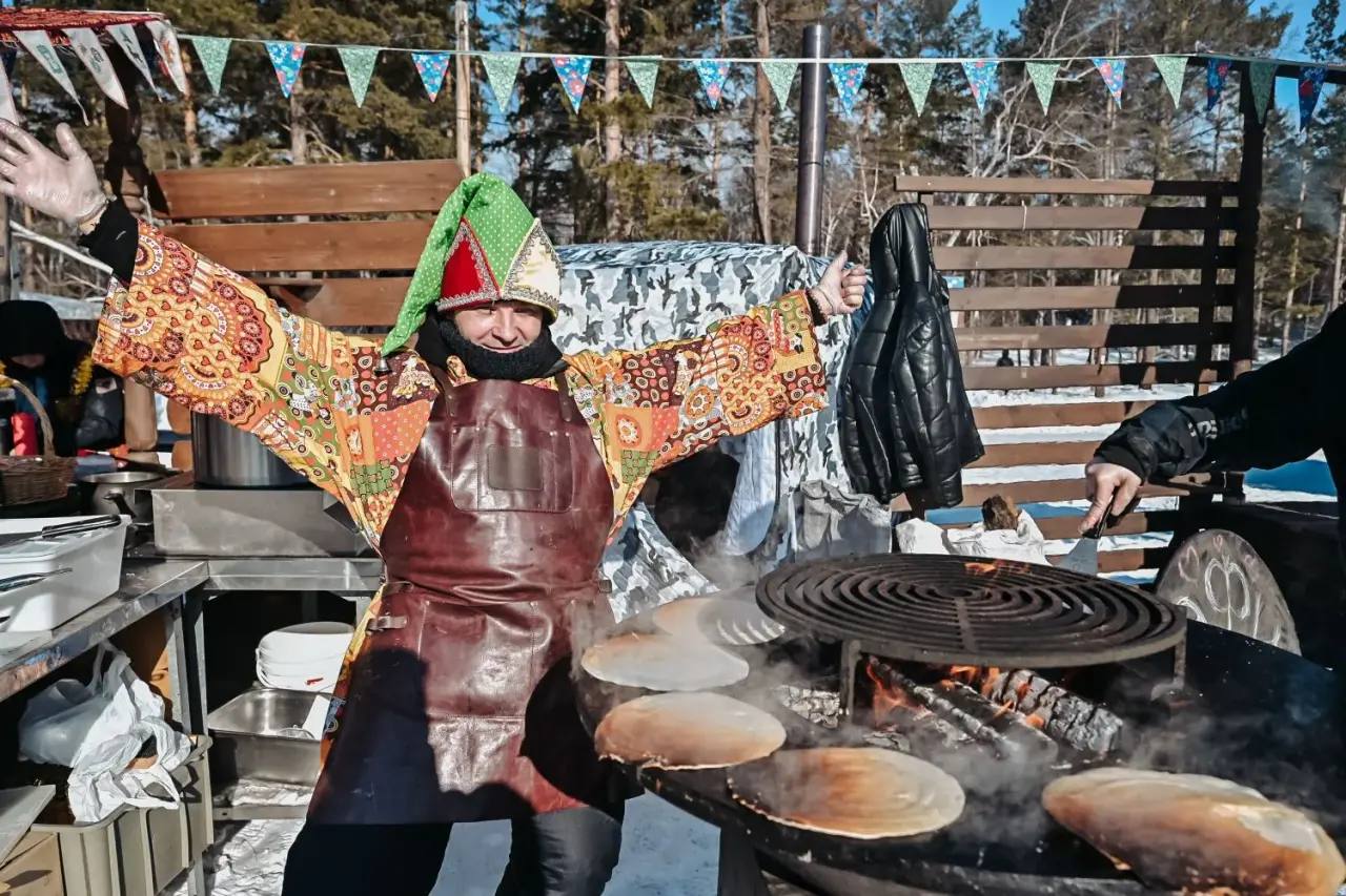 Алексей Цыденов: Белый месяц встретили, бууз наелись, пришло время - блинов Алексей Цыденов: Белый месяц встретили, бууз наелись, пришло время - блинов