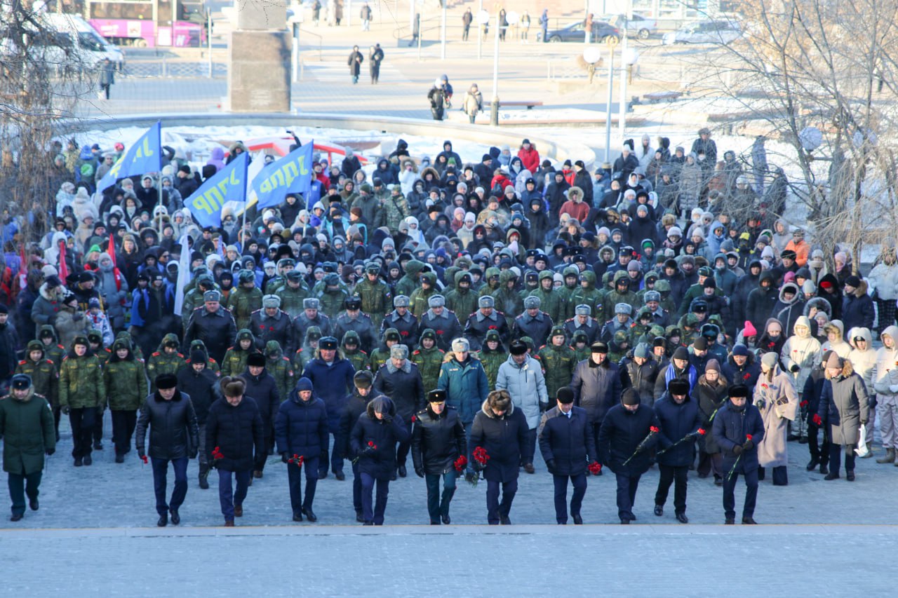 Руководство МВД по Республике Бурятия приняло участие в церемонии возложения цветов в День защитника Отечества Руководство МВД по Республике Бурятия приняло участие в церемонии возложения цветов в День защитника Отечества