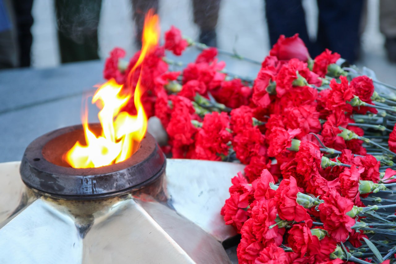 Руководство МВД по Республике Бурятия приняло участие в церемонии возложения цветов в День защитника Отечества Руководство МВД по Республике Бурятия приняло участие в церемонии возложения цветов в День защитника Отечества