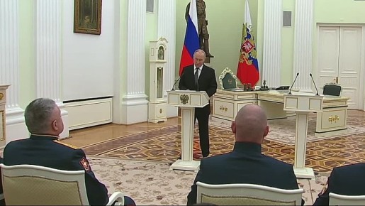 «Об ответственности никогда не забывайте» — Путин наградил офицеров