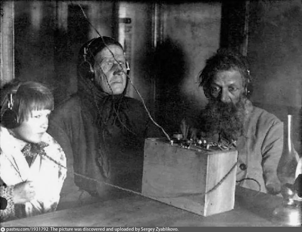 «У нас есть телевидение, радио, газеты, у нас есть сайты, всевозможные интернет-ресурсы, видеоплатформы, социальные сети, абсолютно всё! К тому же, сейчас активно развивается национальный мессенджер MAX, там тоже появилась...