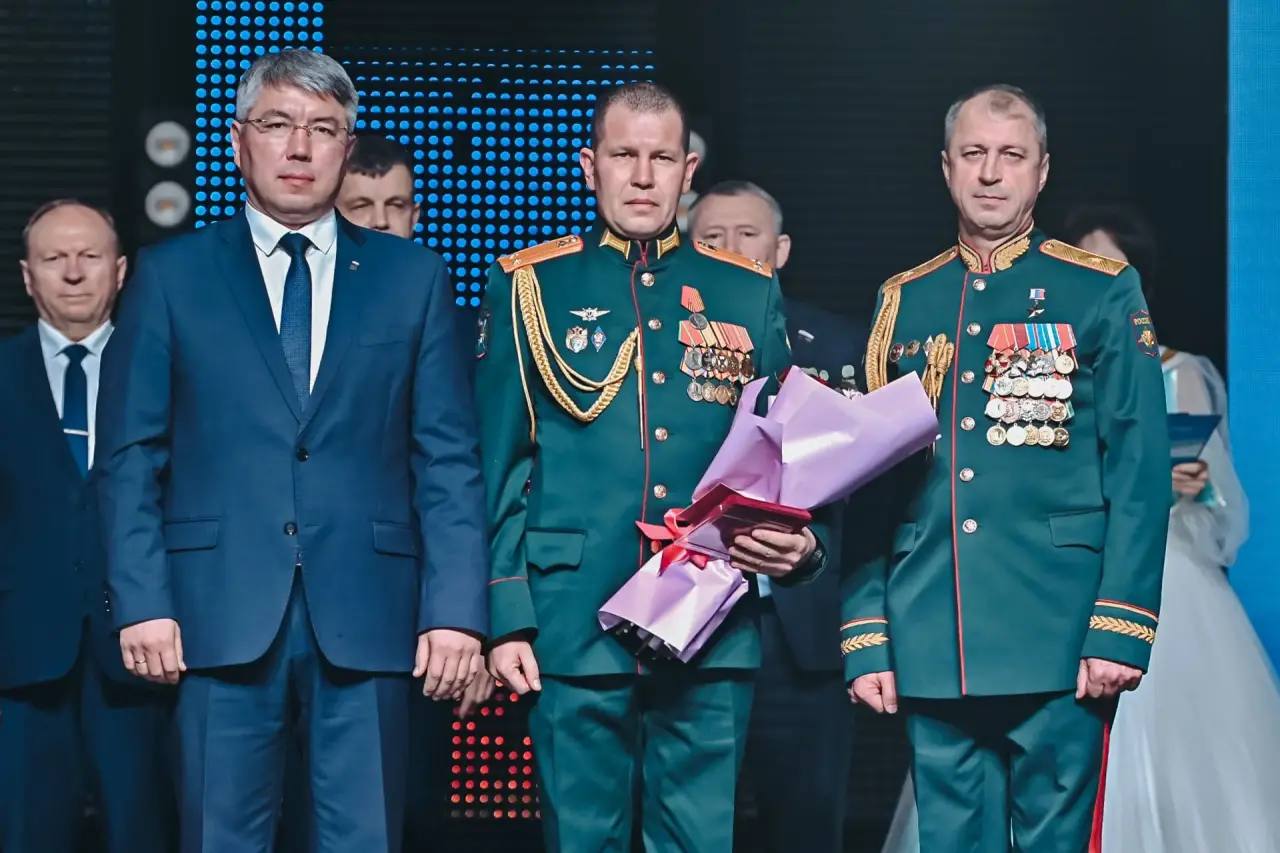 Алексей Цыденов: Артисты Бурятии поздравили вчера защитников Отечества своими яркими выступлениями на торжественном собрании в ФСК Улан-Удэ Алексей Цыденов: Артисты Бурятии поздравили вчера защитников Отечества своими яркими выступлениями на торжественном собрании в ФСК Улан-Удэ