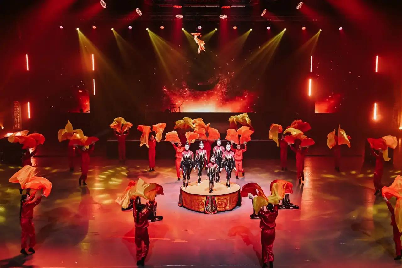 Алексей Цыденов: Артисты Бурятии поздравили вчера защитников Отечества своими яркими выступлениями на торжественном собрании в ФСК Улан-Удэ Алексей Цыденов: Артисты Бурятии поздравили вчера защитников Отечества своими яркими выступлениями на торжественном собрании в ФСК Улан-Удэ