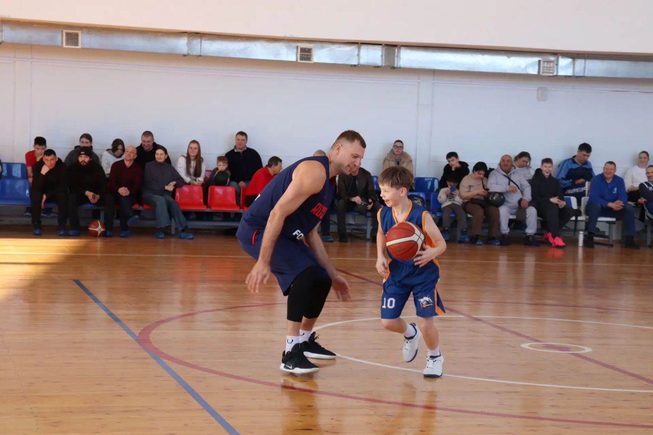 В субботу, 21 февраля 2026 года, Кабанский район посетил прославленный российский баскетболист, Чемпион Европы, заслуженный мастер спорта России Сергей Александрович Моня В субботу, 21 февраля 2026 года, Кабанский район посетил прославленный российский баскетболист, Чемпион Европы, заслуженный мастер спорта России Сергей Александрович Моня