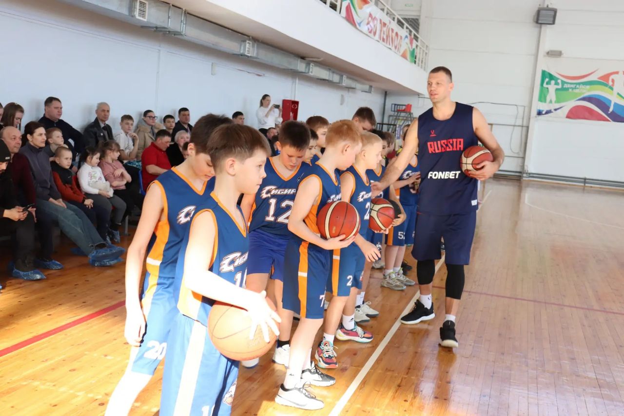 В субботу, 21 февраля 2026 года, Кабанский район посетил прославленный российский баскетболист, Чемпион Европы, заслуженный мастер спорта России Сергей Александрович Моня В субботу, 21 февраля 2026 года, Кабанский район посетил прославленный российский баскетболист, Чемпион Европы, заслуженный мастер спорта России Сергей Александрович Моня