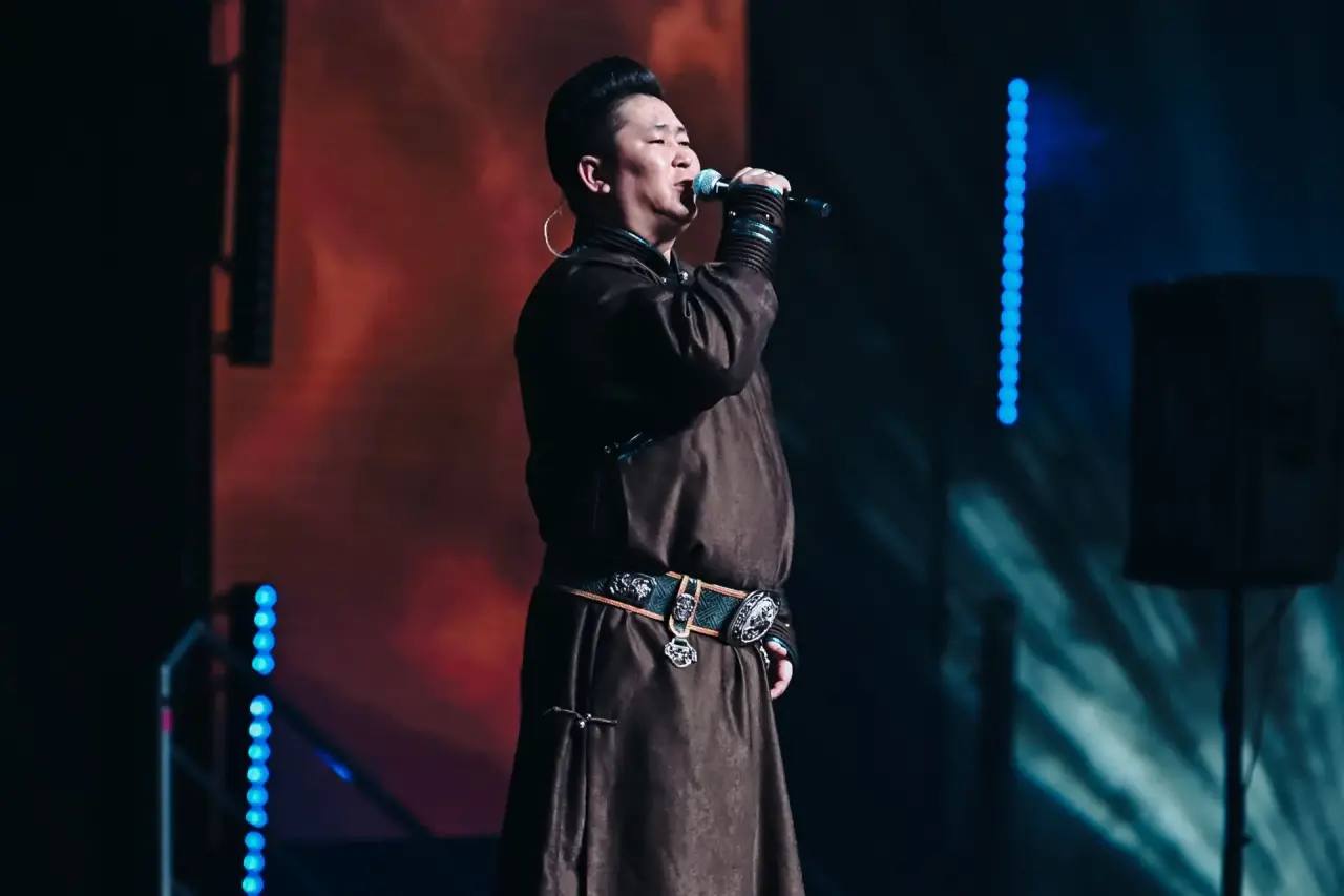 Алексей Цыденов: Артисты Бурятии поздравили вчера защитников Отечества своими яркими выступлениями на торжественном собрании в ФСК Улан-Удэ Алексей Цыденов: Артисты Бурятии поздравили вчера защитников Отечества своими яркими выступлениями на торжественном собрании в ФСК Улан-Удэ