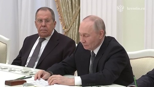 Путин провел встречу с министром иностранных дел Вьетнама Ле Хоай Чунгом