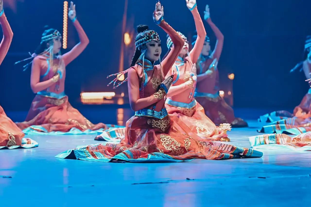 Алексей Цыденов: Артисты Бурятии поздравили вчера защитников Отечества своими яркими выступлениями на торжественном собрании в ФСК Улан-Удэ Алексей Цыденов: Артисты Бурятии поздравили вчера защитников Отечества своими яркими выступлениями на торжественном собрании в ФСК Улан-Удэ