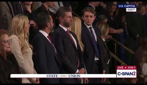 Трамп с минуты на минуту выступит в Капитолии с посланием о положении дел в США